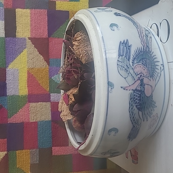 CHINOISERIE LOTUS FLOWER AND CRANE MOTIF CACHE POT - Picture 2 of 9